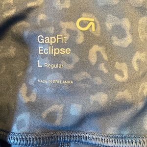 GapFit eclipse Capri legging. Medium Compression Large NWT